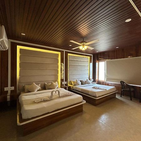 Hotel Dev Ganga Risikés Kültér fotó