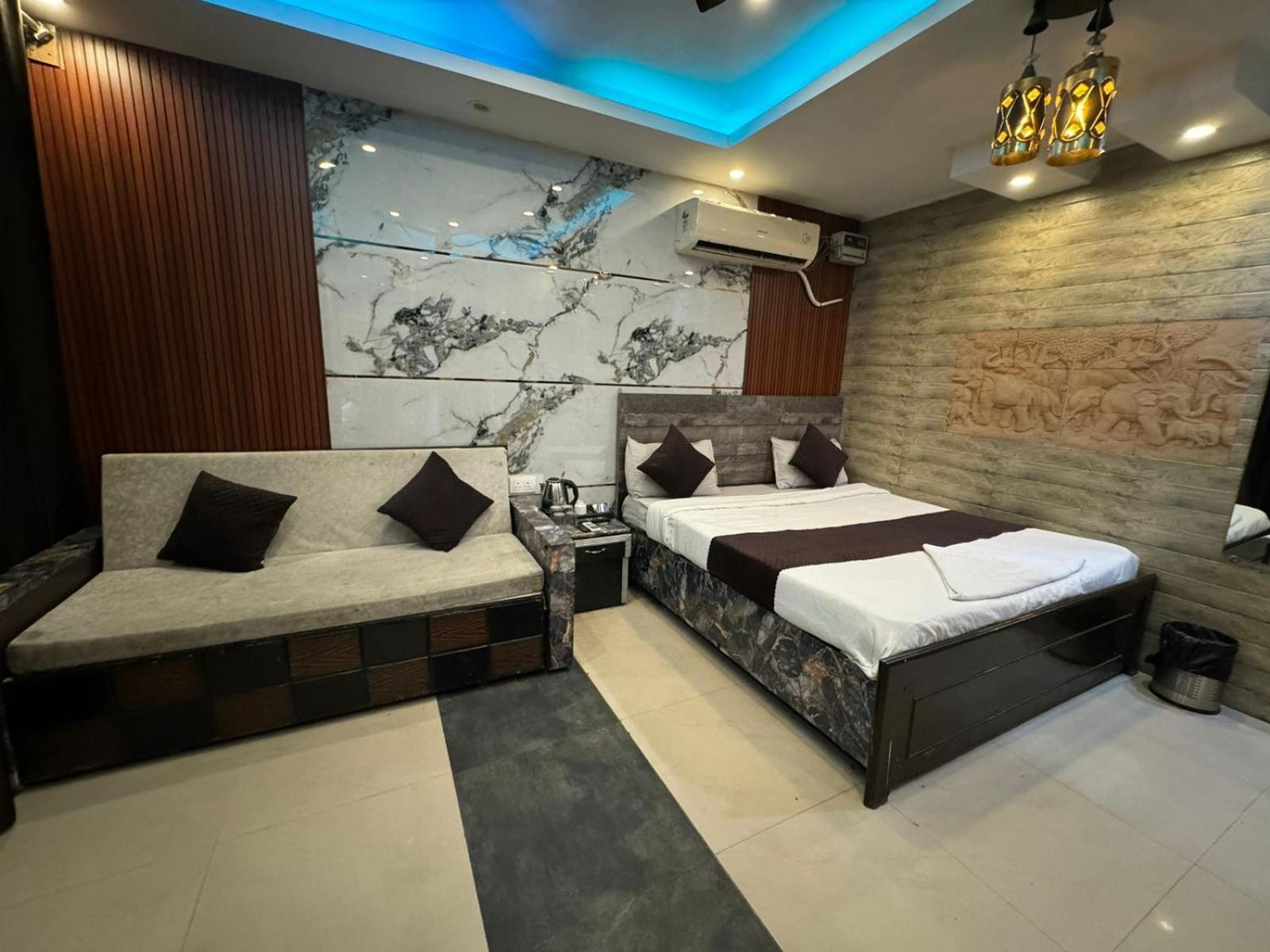 Hotel Dev Ganga Risikés Kültér fotó