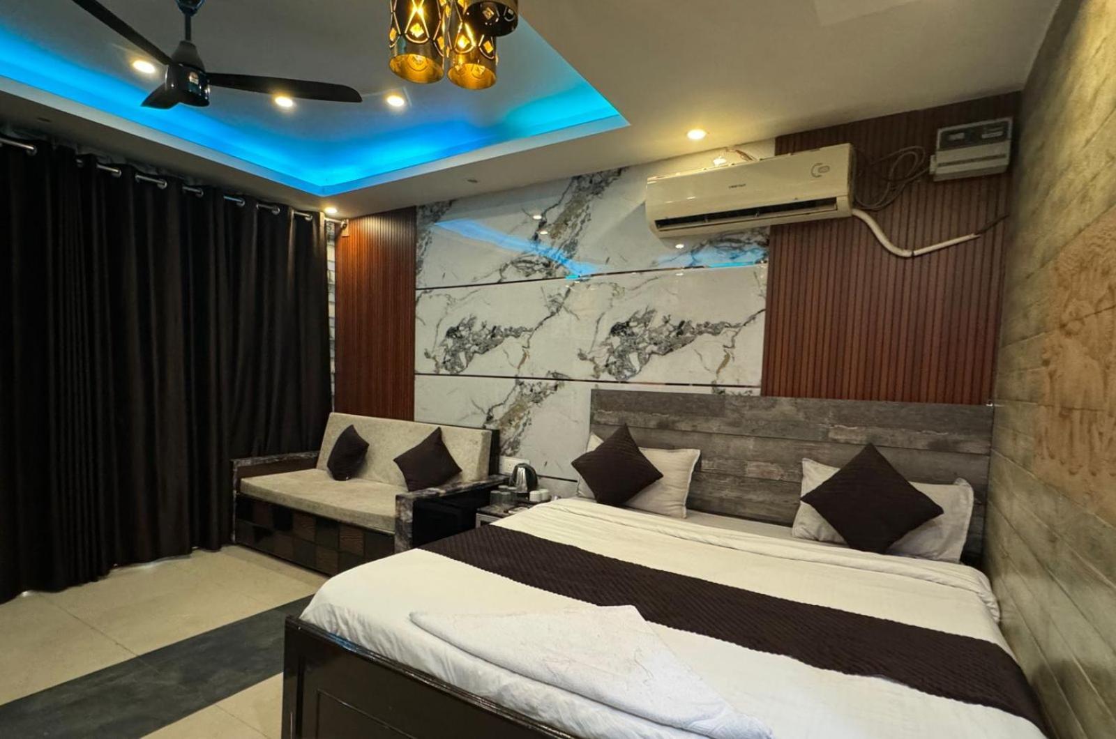 Hotel Dev Ganga Risikés Kültér fotó