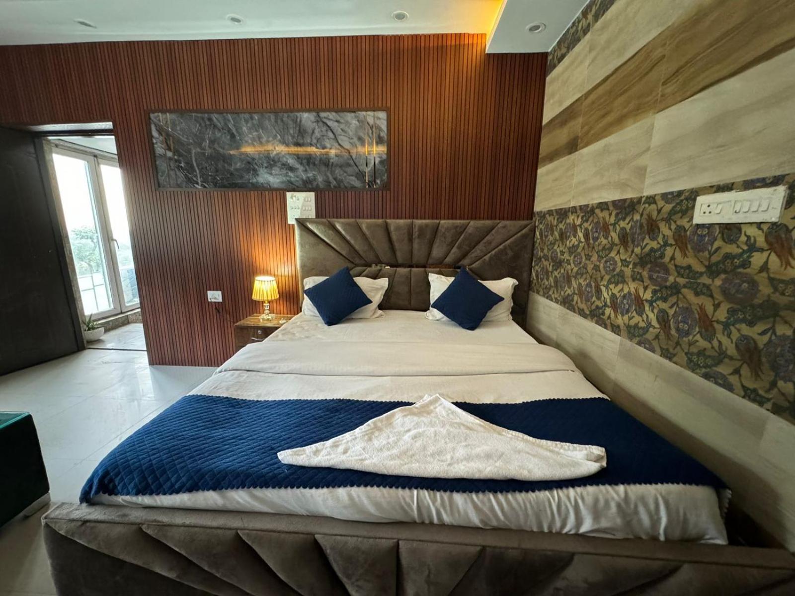Hotel Dev Ganga Risikés Kültér fotó