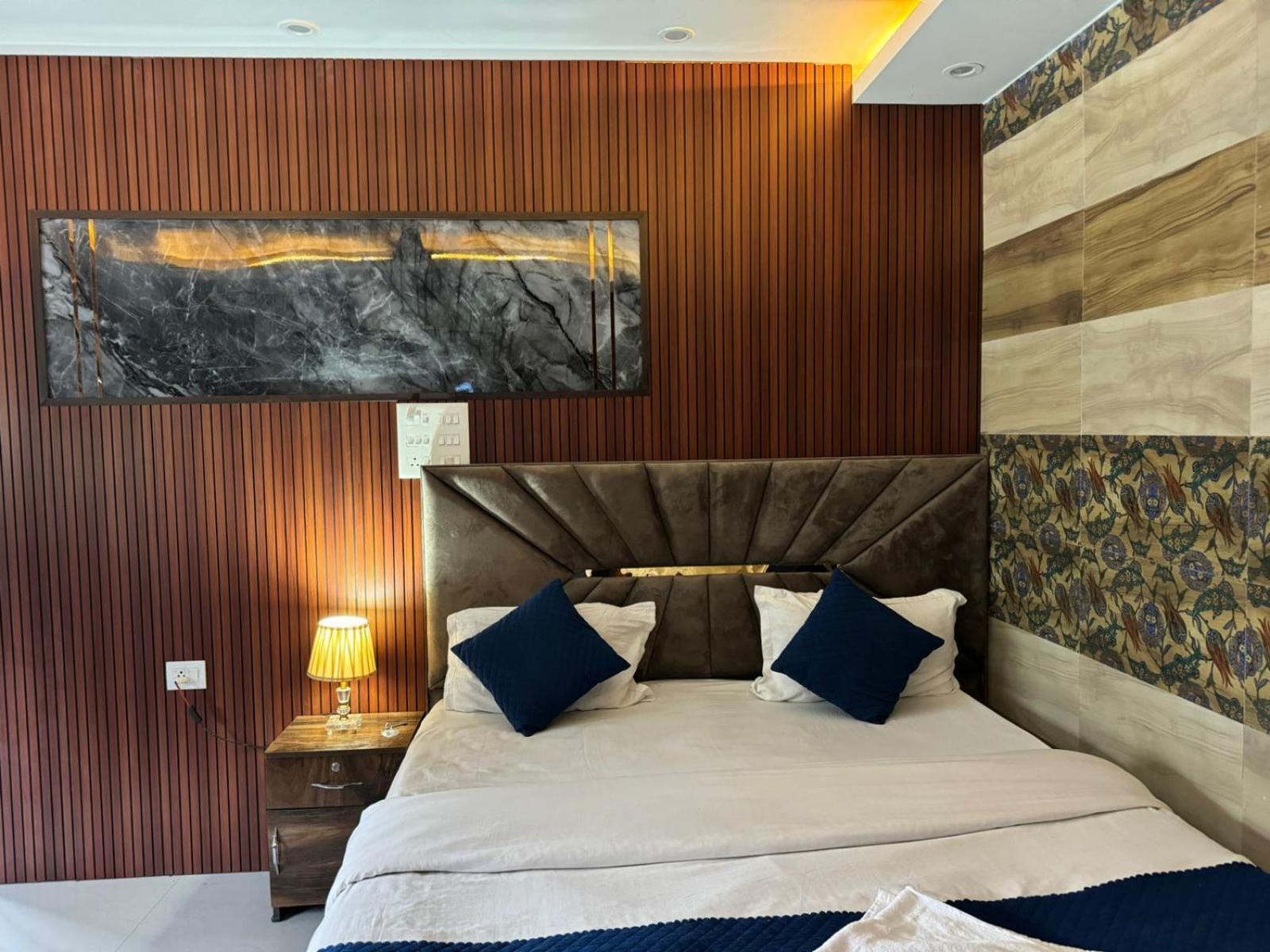 Hotel Dev Ganga Risikés Kültér fotó