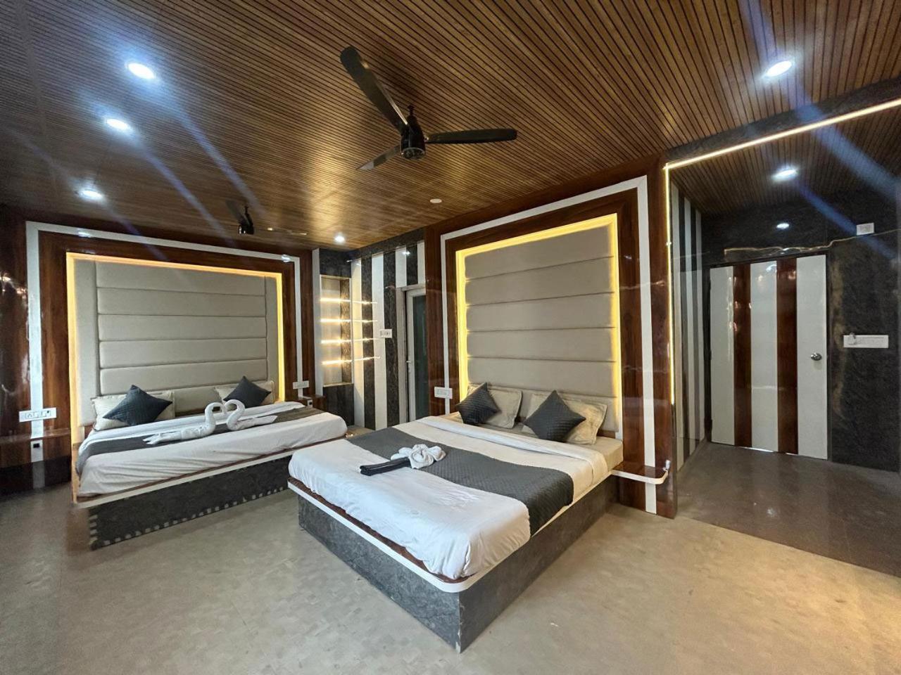 Hotel Dev Ganga Risikés Kültér fotó