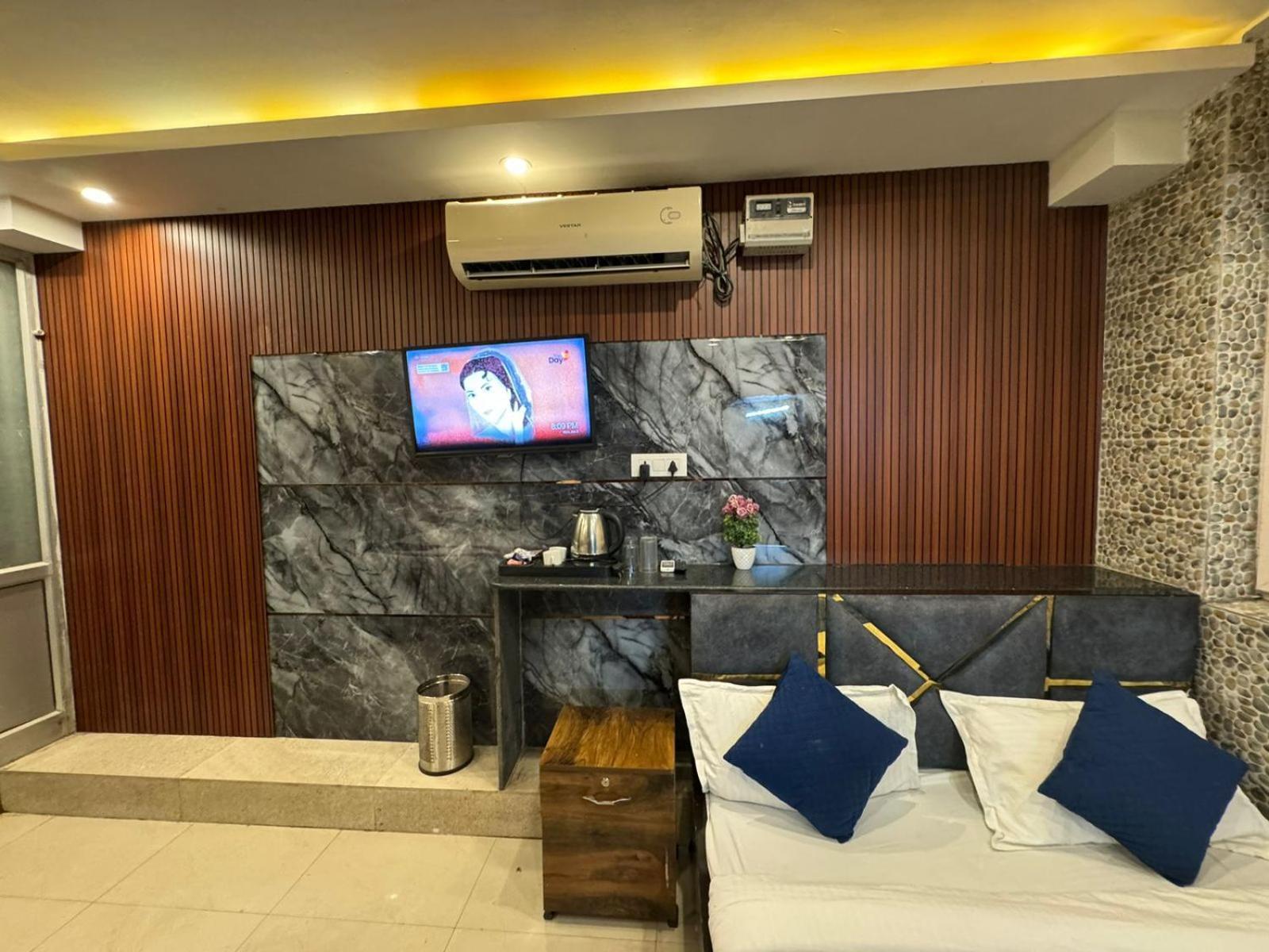 Hotel Dev Ganga Risikés Kültér fotó