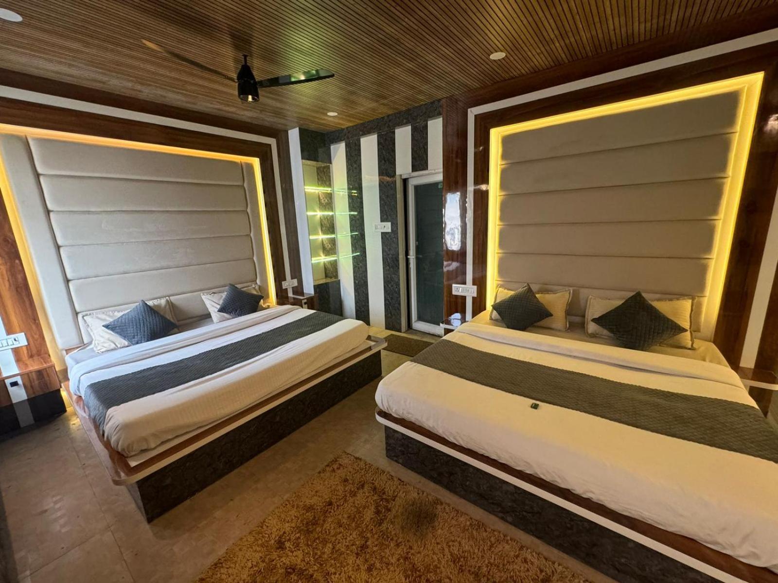 Hotel Dev Ganga Risikés Kültér fotó