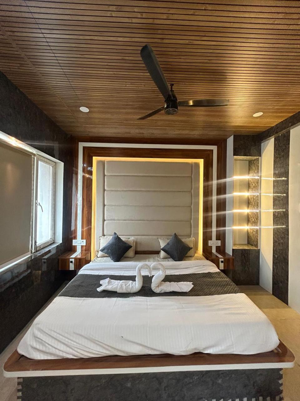 Hotel Dev Ganga Risikés Kültér fotó