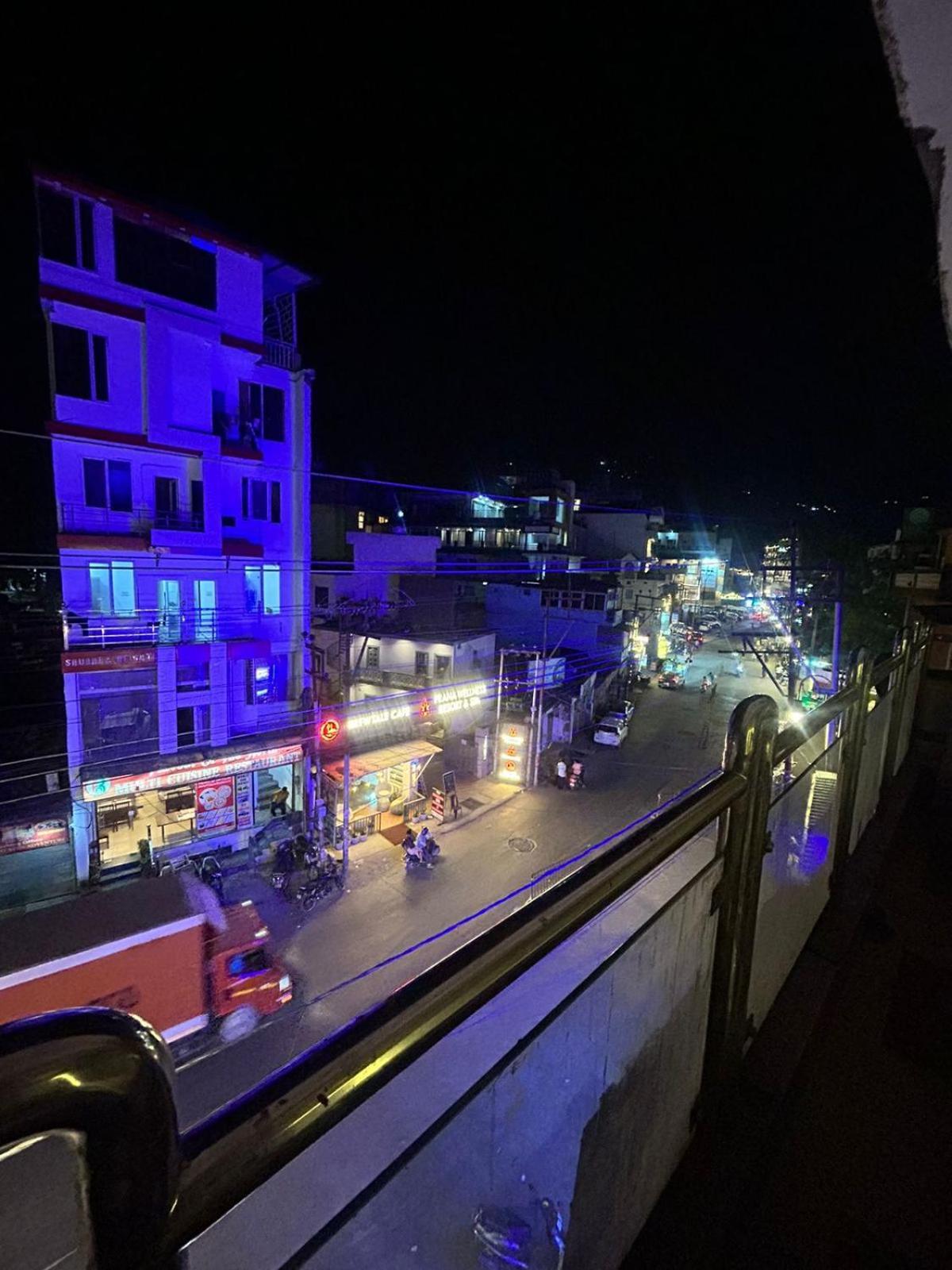 Hotel Dev Ganga Risikés Kültér fotó