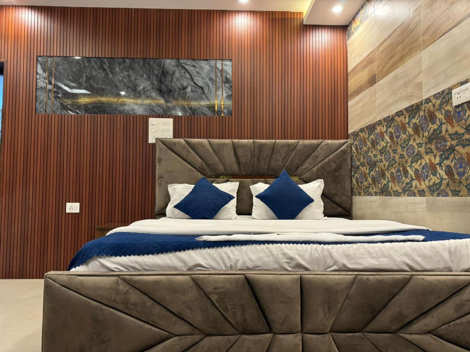 Hotel Dev Ganga Risikés Kültér fotó