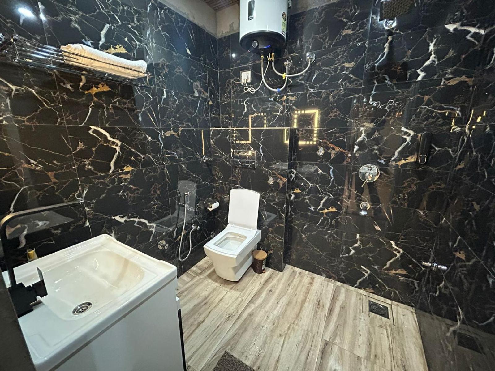Hotel Dev Ganga Risikés Kültér fotó